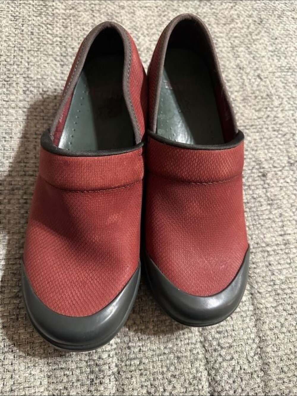 Womens Dansko Slip-On Mules Burgundy Red with Black Toe Size 39 (8.5-9)